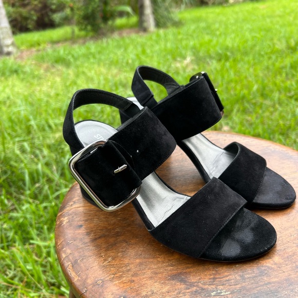 Women’s Stuart Weitzman Black Block Heel Buckle Style Suede Sandal SIZE 7 - Picture 6 of 11